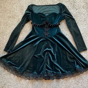 Gothic green dress 🥀